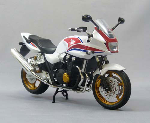スカイネット 1/12 完成品バイクCB1300 SUPER BOLD'OR (ホワイト