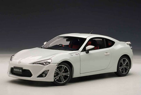 AmiAmi [Character & Hobby Shop] | Diecast Model Car 1/18 Toyota 86 GT  Limited Satin White Pearl (Japanese Style/ Right-hand Drive)(Released)