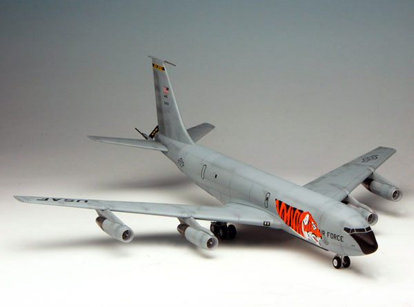 米・ボーイングKC-135Rストラトタンカー空中給油機 (プラモデル