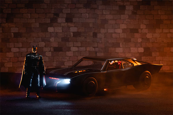 販売特販(送料込) BATMAN バットマン 1/18 Jada toys Batmobile 2022 バットモービル 点灯ギミック & フィギュア付 Jada Toys