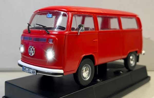 AmiAmi [Character & Hobby Shop]  1/24 VW T2 w/Light & Sound Plastic  Model(Released)