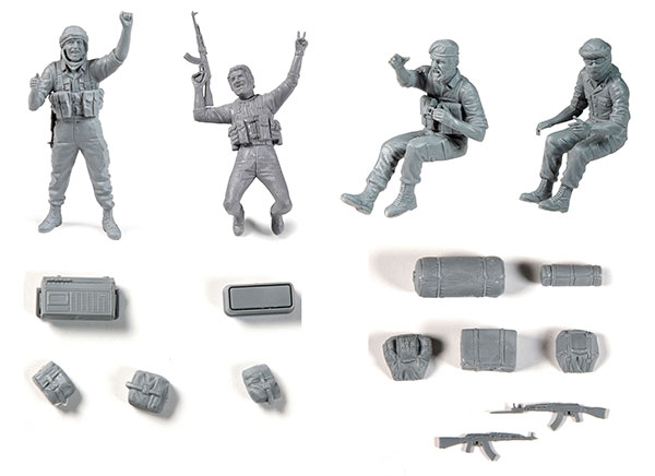 AmiAmi [Character & Hobby Shop]  1/35 Light Combat Vehicle Crew Desert  Figure Set Plastic Model(Released)