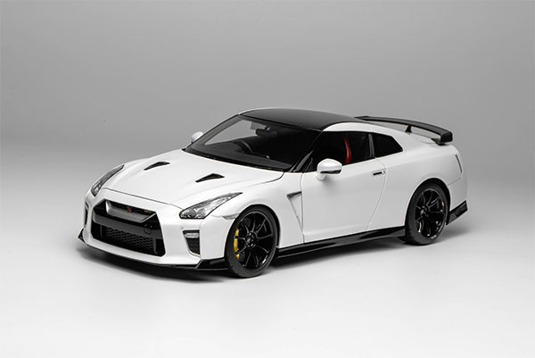 FIRST:18 NISSAN GT-R 2017 ミニカー 1/18 First18 2017 Nissan GT-R (R35) (Silver) Diecast Car