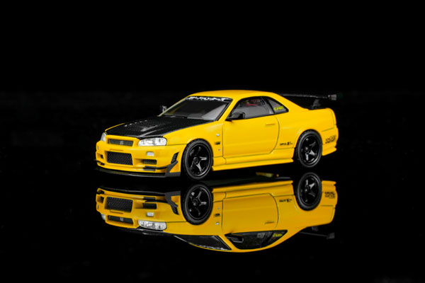 MOTORHELIX 1/64 Nissan Skyline GT-R (R34) Customized Lightning Yellow w/GT Aero Kit รูปภาพ 1