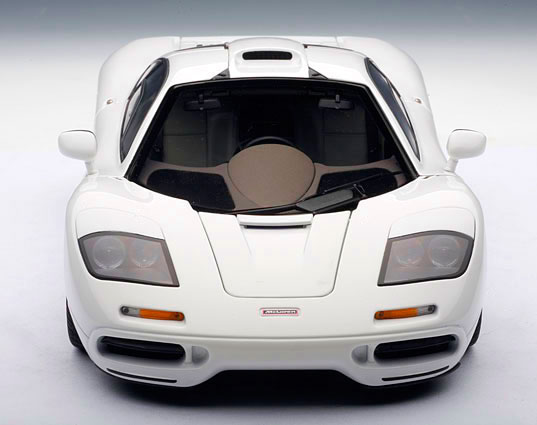 AmiAmi [Character & Hobby Shop] | Diecast Model Car Signature Series 1/18  Mclaren F1 (White)