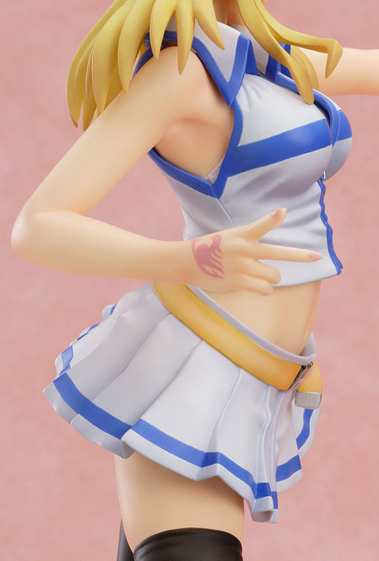 Ldruieu Fairy Tail - Figurine Lucy Heartfilia - En PVC - 17 cm - Décoration  de bureau - Cadeau pour les fans d'anime : : Jeux et Jouets
