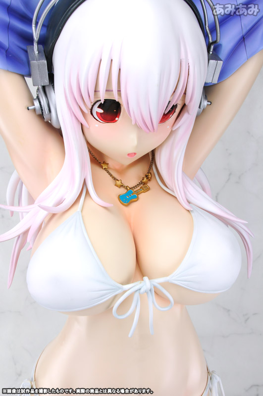AmiAmi [Character & Hobby Shop] | Super Sonico 1/2 Super Big