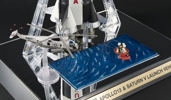 AmiAmi [Character & Hobby Shop] | (Pre-owned ITEM:B+/BOX:B)Otona No  Chogokin - Apollo 13 & Saturn V Rocket(Released)