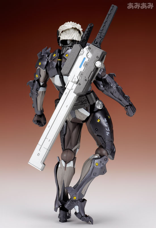 Revoltech Metal Gear Rising Revengeance RAIDEN Figure Review 