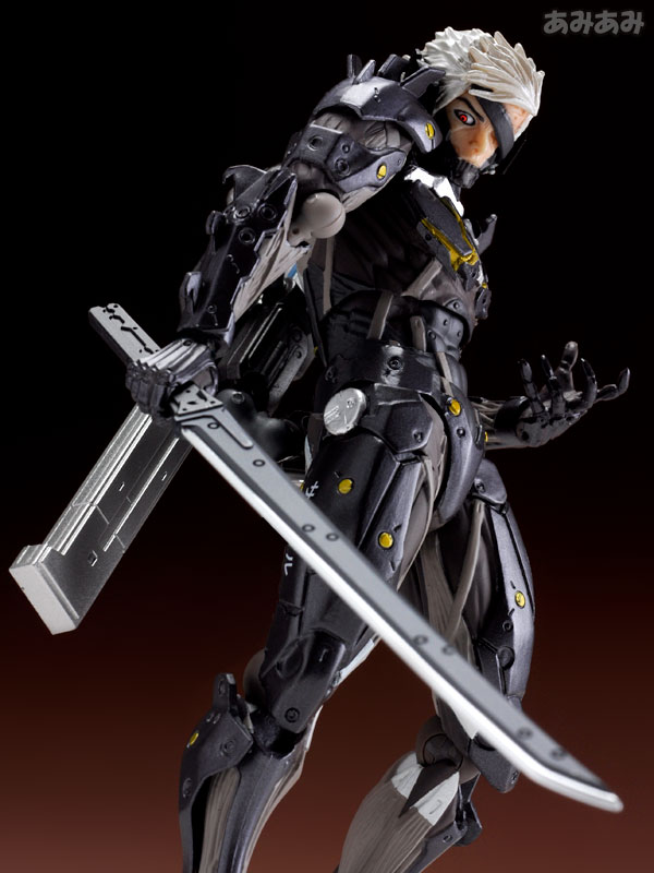 Revoltech Metal Gear Rising Revengeance RAIDEN Figure Review 