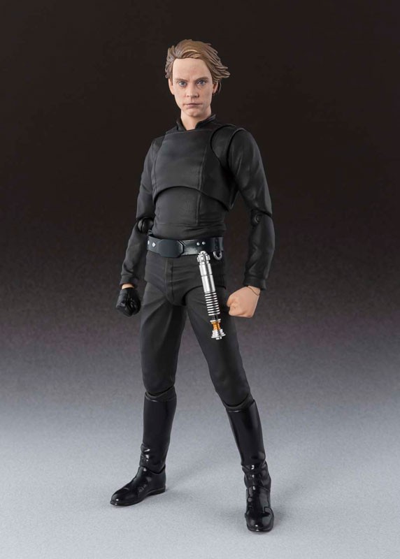 S.H.Figuarts Luke Skywalker and Rey – The Last Jedi