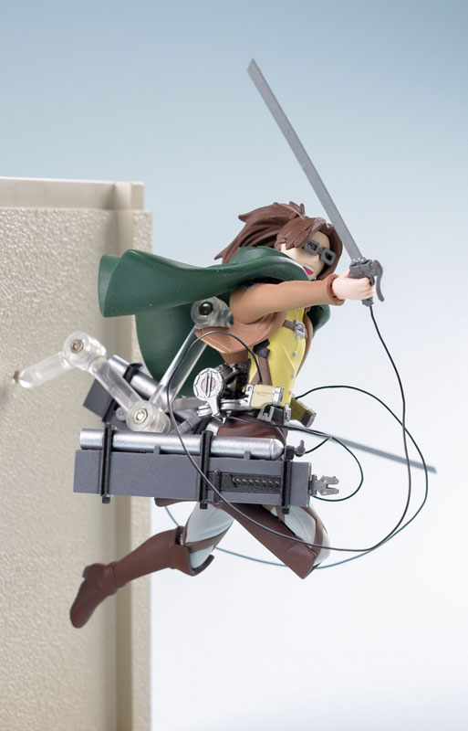 AmiAmi [Character & Hobby Shop] | Monthly Attack on Titan Official Figure  Collection vol.8 Hanji Zoe (3D Maneuver Gear Ver.) (BOOK)(Released)