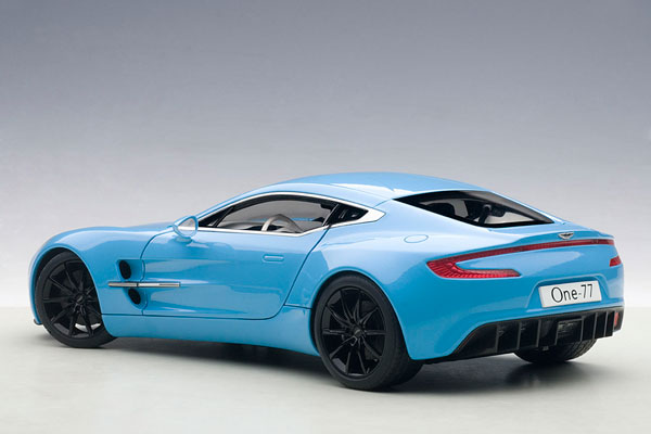 AmiAmi [Character & Hobby Shop] | Signature Series 1/18 Aston Martin ONE-77  (Tiffany Blue)(Released)