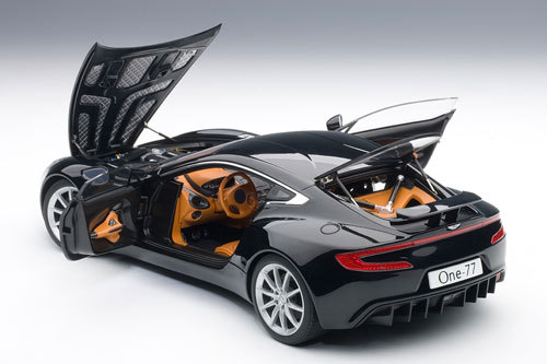 オートアートシグネイチャー 1/18 アストンマーチンONE-77