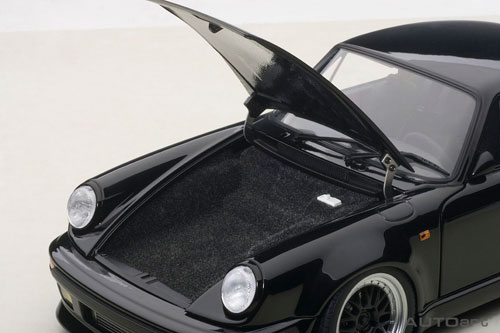 AmiAmi [Character & Hobby Shop] | 1/18 Porsche 911 (930) Turbo