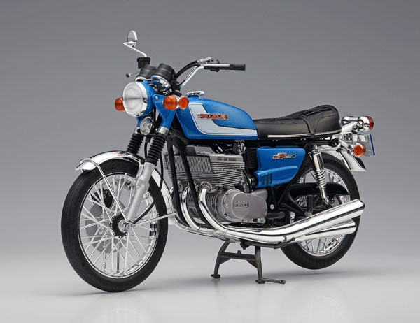 SUZUKI GT380 B 1972 1/12スケール 05 Building 1/12 SUZUKI GT380 B (1972) 「Assembly completed
