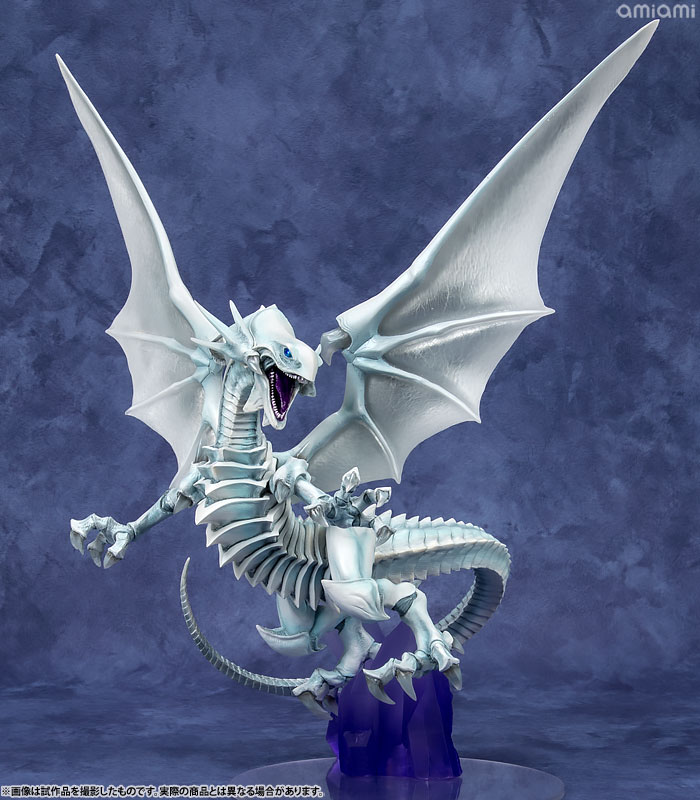 Yu-Gi-Oh Duel Monsters Figure-rise Standard Amplified Blue-Eyes White  Dragon Model Kit