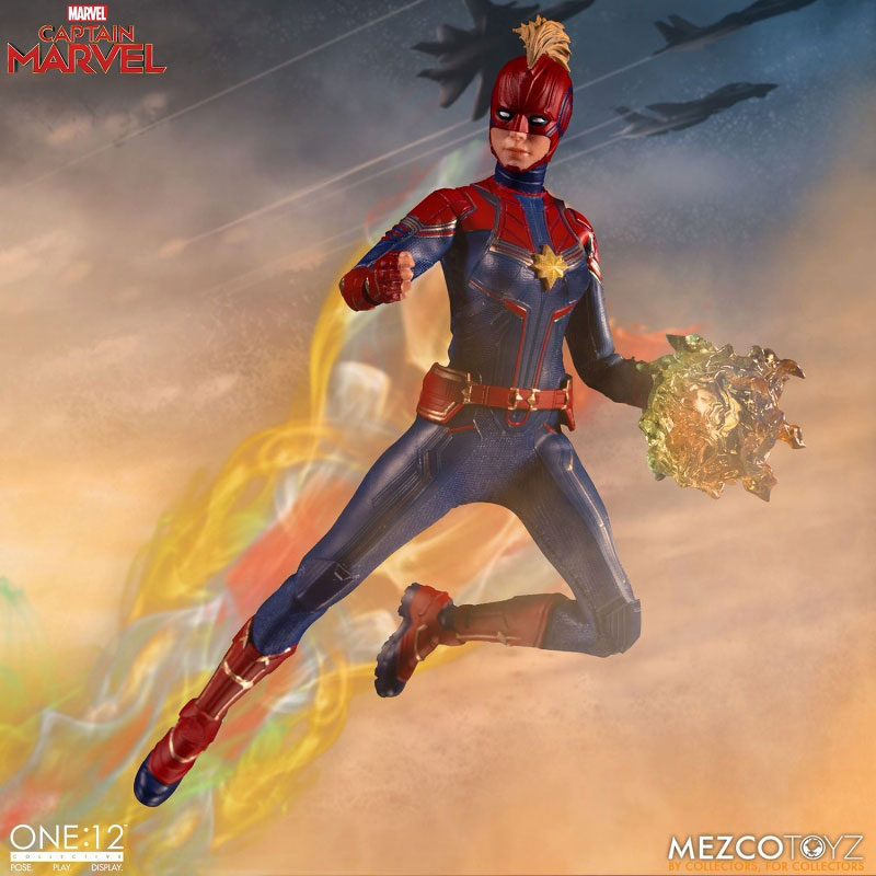 Marvel: Captain Marvel 1:4 Scale Statue - Hobby One