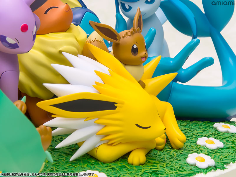 Bandai Big Egg Pokemon Eevee Friends Figure Collection