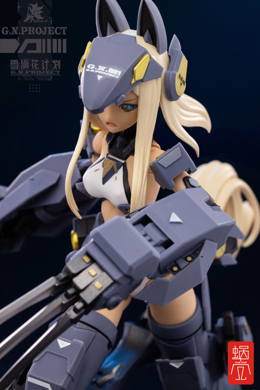 FIGURE-060337_03.jpg