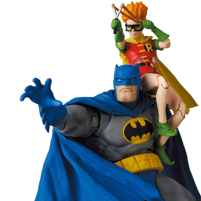 AmiAmi [Character & Hobby Shop] | MAFEX No.139 MAFEX BATMAN BLUE Ver. &  ROBIN (The Dark Knight Returns)(Released)