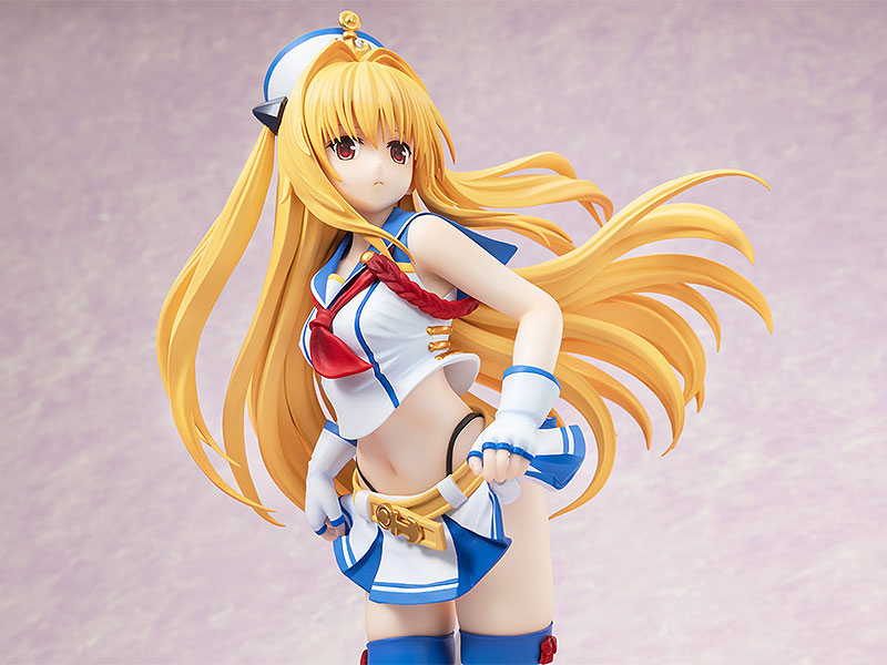 Golden Darkness Breezy Seaside Ver To Love-Ru Darkness Figure