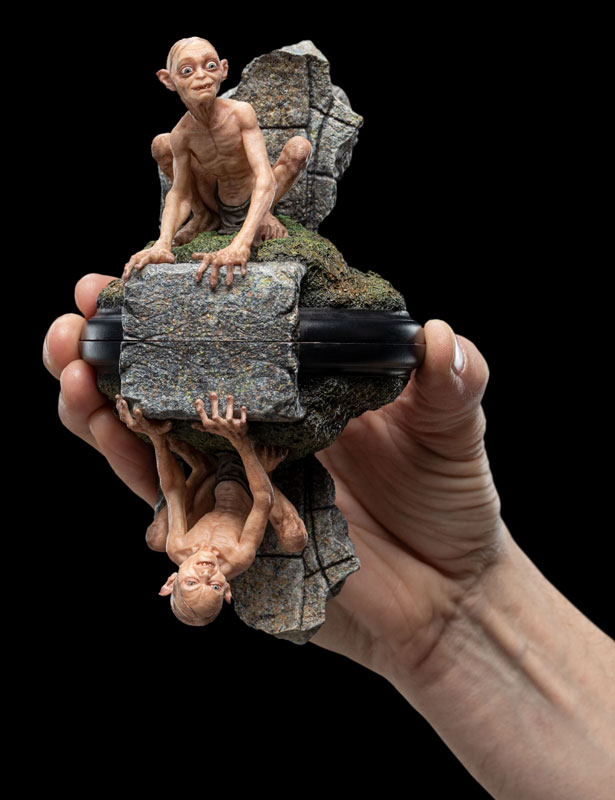 Review and photos of Lord of the Rings Gollum 1/4 scale figure by NECA