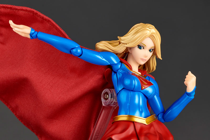 REVOLTECH スーパガール フィギュア DCコミックからスーパーガールが海洋堂のアクションフィギュア