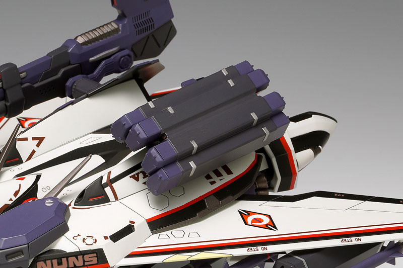 AmiAmi [Character & Hobby Shop] | Macross Frontier VF-171EX Armed