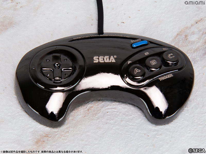 SQUARE ENIX SEGA Hardware Series - Figura In Metallo Pressofuso Mega Drive Con Controller - Collezionismo