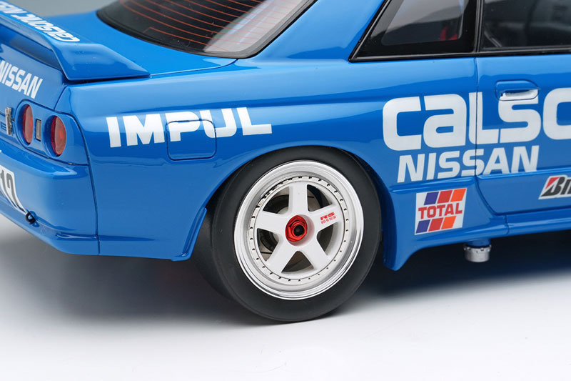 Calsonic Nissan スカイライン GT-R 1/18 Amazon.com: Motor city classics 1:18 Nissan Gt-R (R34