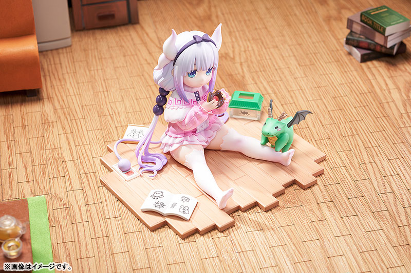 FIGURE-184336_03.jpg