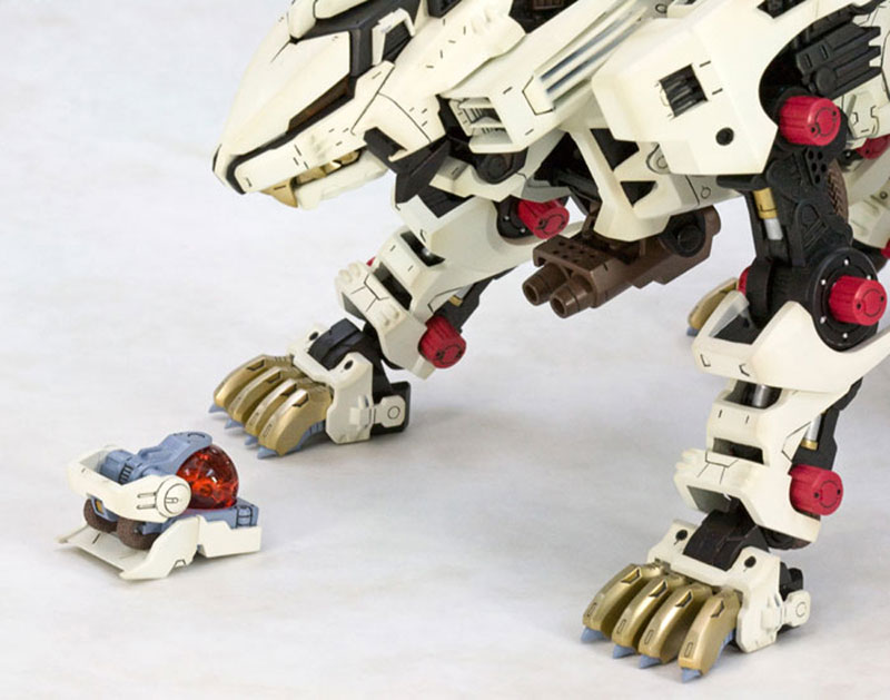MAZERAN & KILLER MAY ソノシート 極美品 Amazon.com: Zoids EZ-035 Lightning Saix Scale 1/72 by Takara Tomy