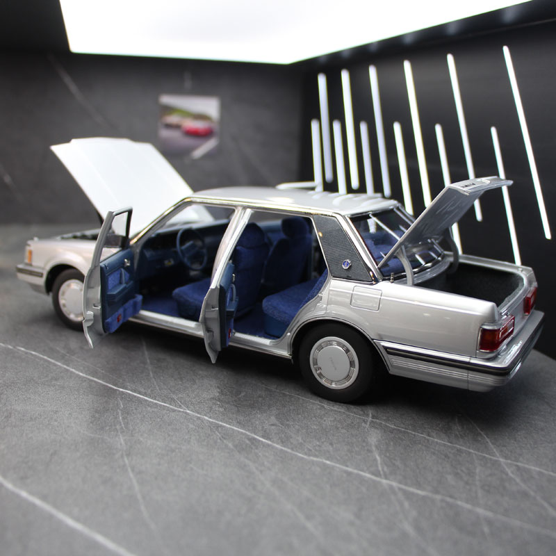 AmiAmi [Character & Hobby Shop] | 1/18 Toyota Crown MS122 Silver