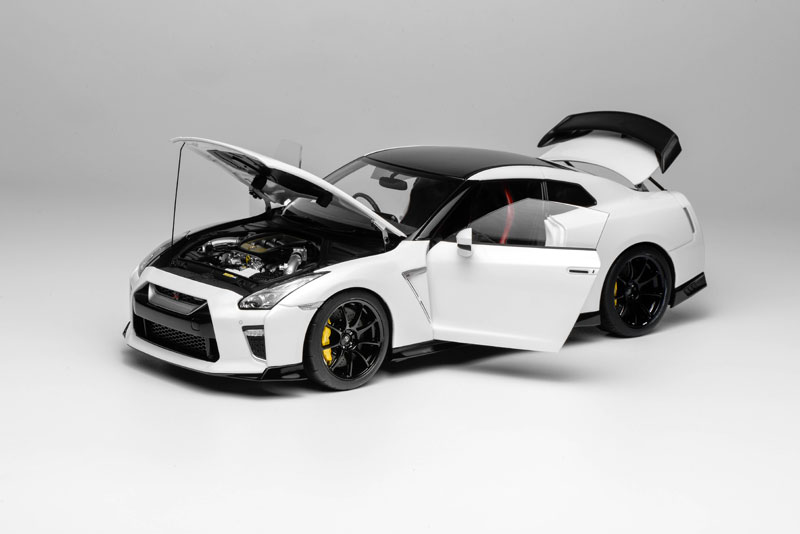 Nissan GT-R 1/18 美品 AUTOart 1:18 Nissan Skyline GT-R (R35) Nismo Special Edition