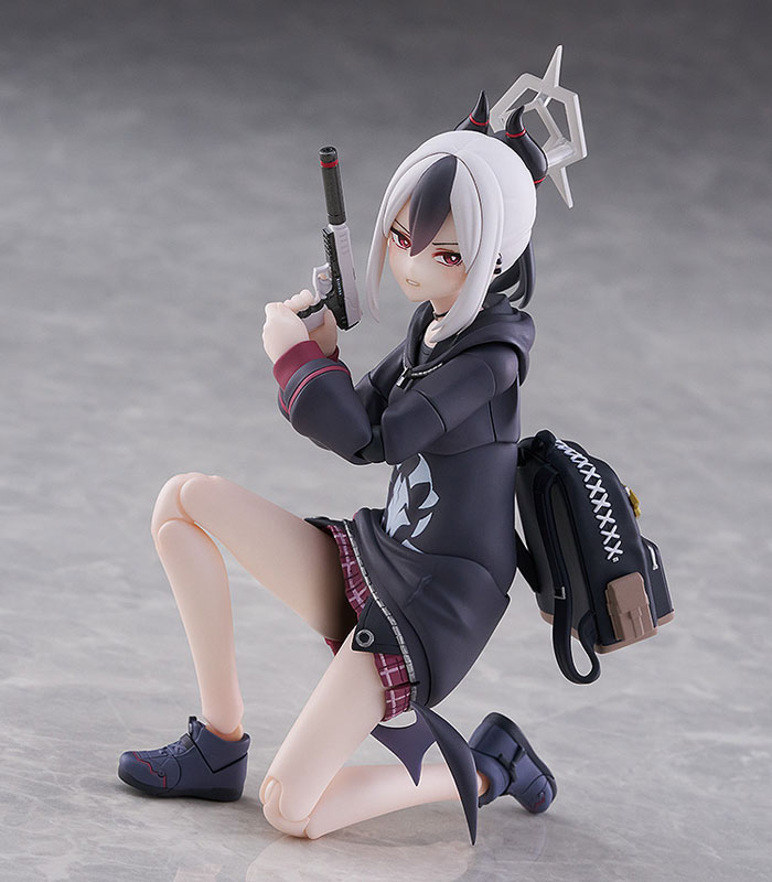 figma Kayoko dengan kucing calico dan smartphone