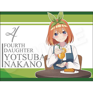 Miku (Gotoubun no Hanayome) inspira uma garrafa de licor no