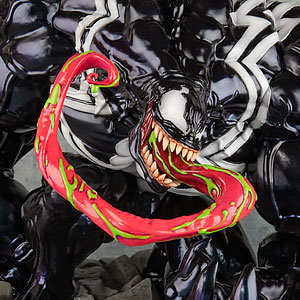 Amazon.com: Marvel Universe: Venom -Armed & Dangerous- ARTFX